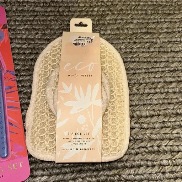 NWT Cosmetic/Skincare Makeup Bundle - Picture 3 of 6